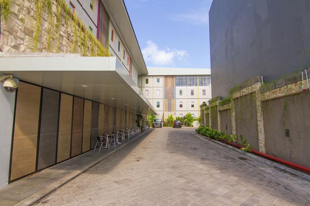 Urban Styles Hitz Kuta Hotel กูตา ภายนอก รูปภาพ